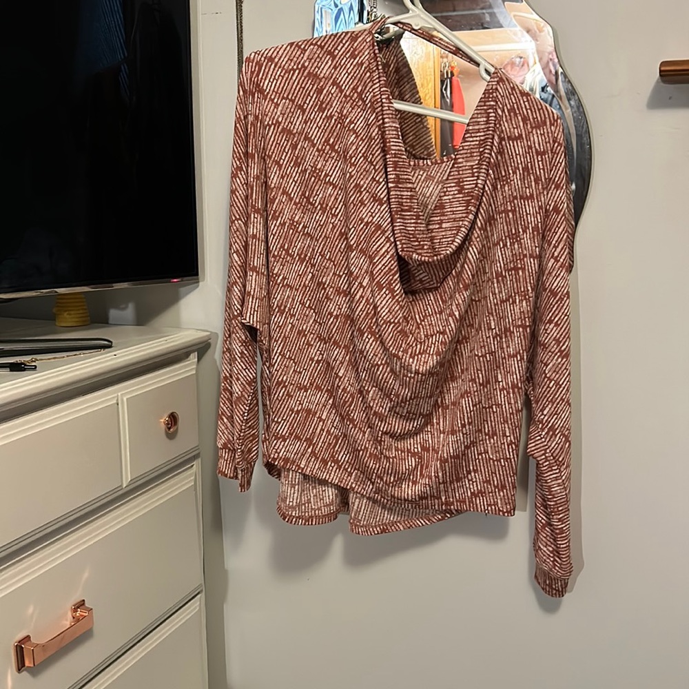 Swoop back top from buckle